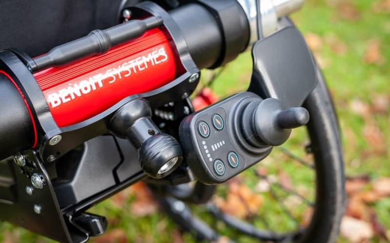 Motorisation légère pour fauteuil roulant : Minotor 2.1