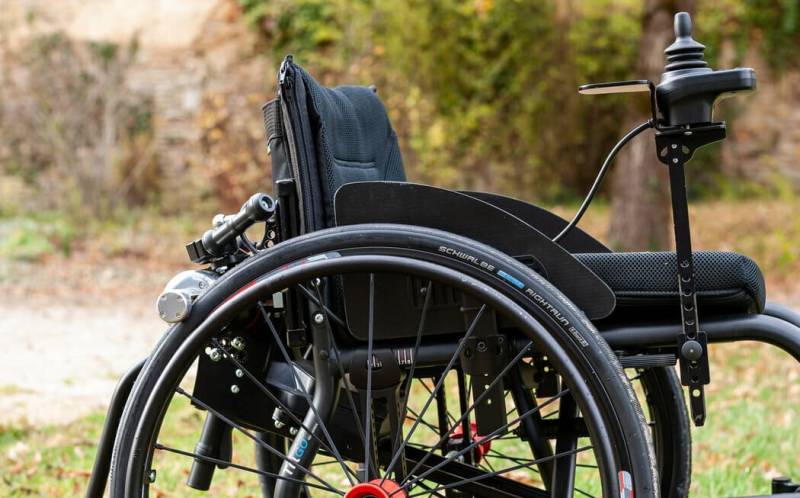 Motorisation légère pour fauteuil roulant : Minotor 2.1